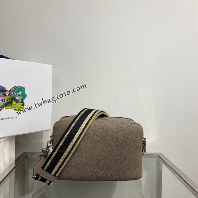 Prada專櫃新款雙肩帶男士小挎包 1BH082 普拉達鹿皮紋牛皮肩背男包 csp1144